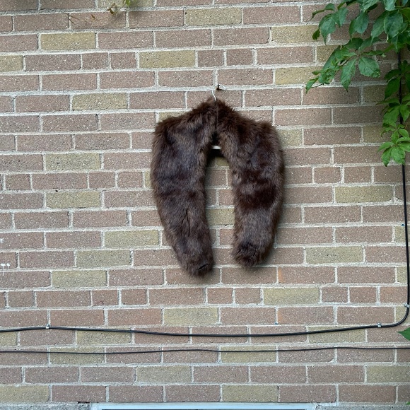 Faux Fur Trim: Zara Brown (Coat Accessory) - Picture 6 of 14